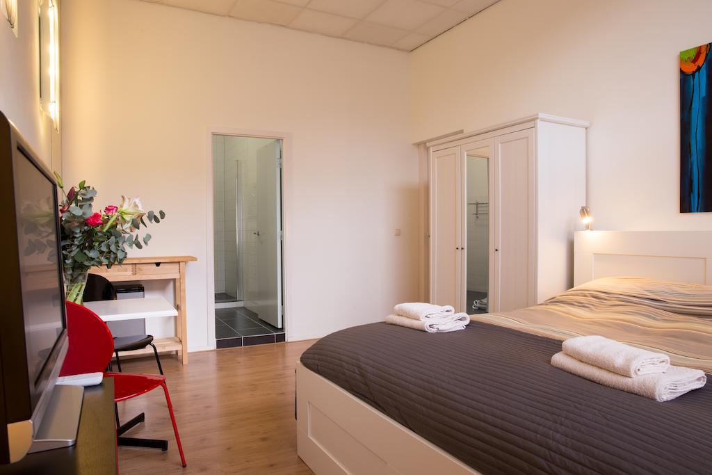 Amsterdam House Of Arts & Crafts Bed & Breakfast Room photo