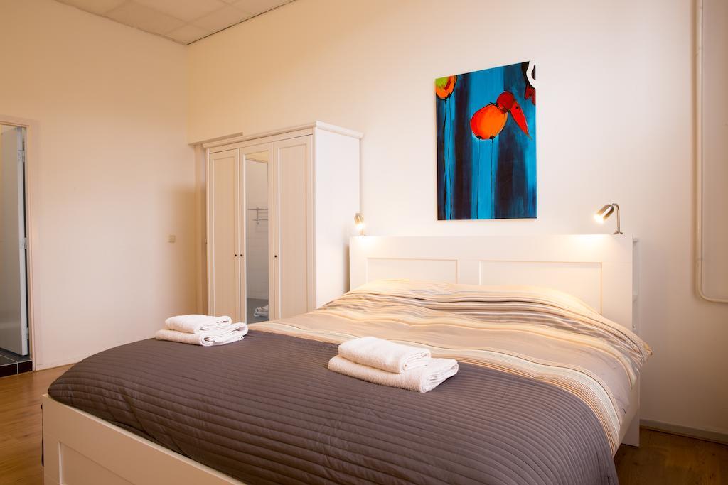 Amsterdam House Of Arts & Crafts Bed & Breakfast Room photo